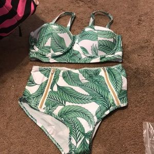 Palm bathing suit size xl. New